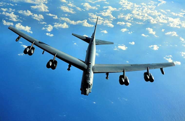 Chum anh B-52 roi o Guam, boc chay ngun ngut